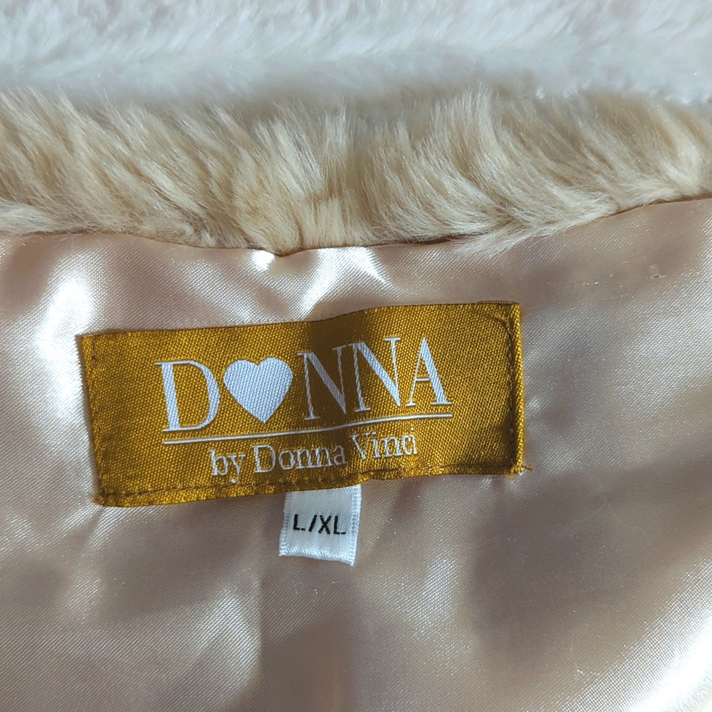 Donna Vinci Faux Fur Shawl/Wrap/Capelet.  Beige/Cream - Picture 14 of 17
